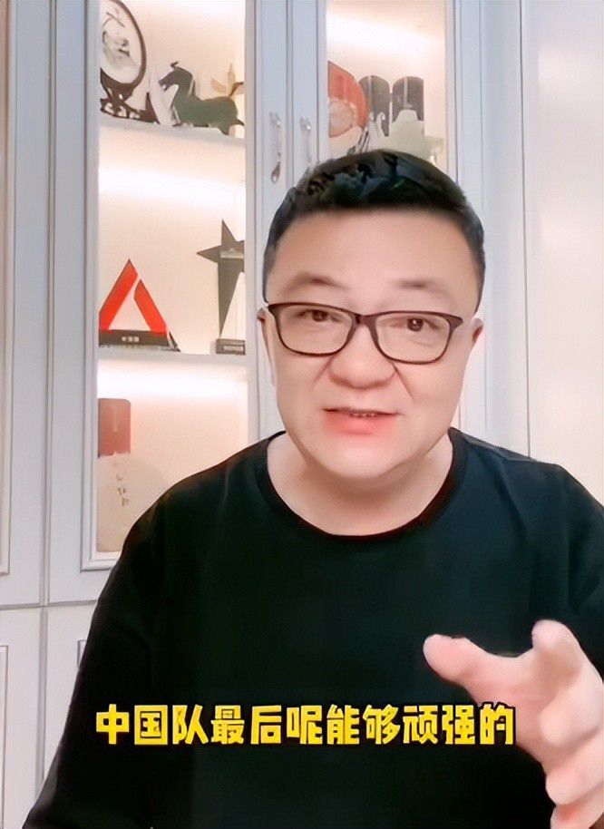 但是，因为与叶辰重逢，恰好叶辰农历二月二的生日，所以她才刻意把演唱会从燕京改到了金陵，并且把时间推迟到了农历的二月初二。